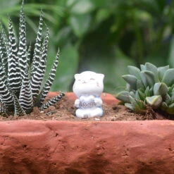 Miniature Cat With Love Sign – Cute Resin Decor For Gifts & Gardens -Cute Farms Shop Cat Holding Love Sign 3