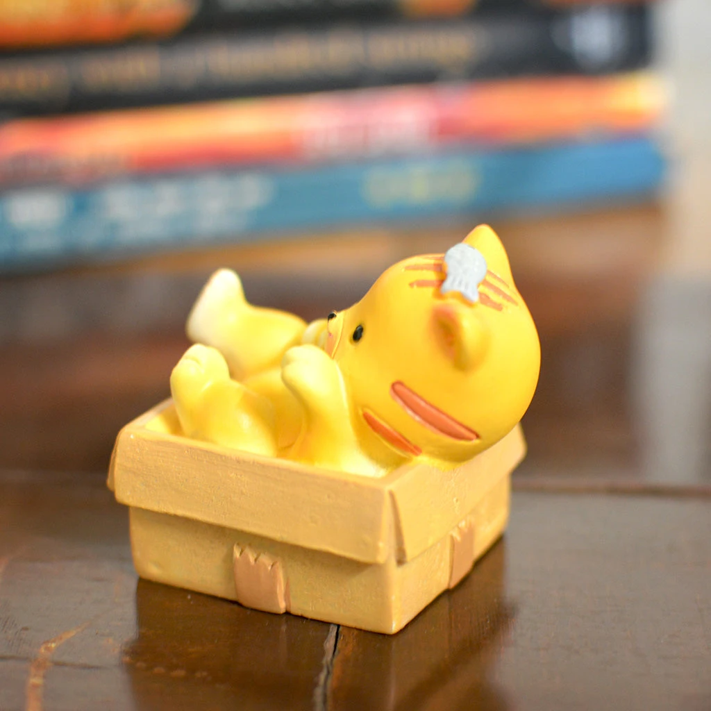 Miniature Kitten In Box Decor – Terrarium & Fairy Garden Resin Figurine 4 Miniature Kitten In Box Decor – Terrarium & Fairy Garden Resin Figurine - Image 4