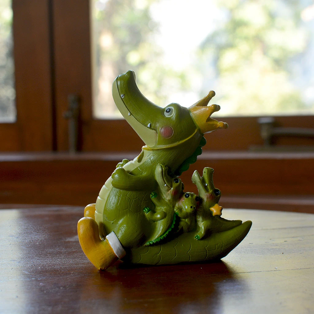 Miniature Royal Crocodile Family – Cute Decor For Gardens & Gifts 1 Miniature Royal Crocodile Family – Cute Decor For Gardens & Gifts
